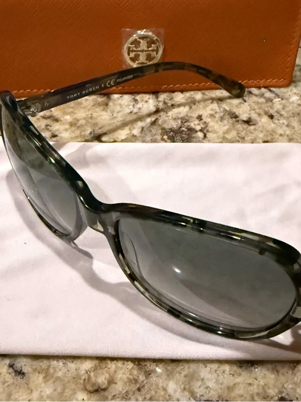 Tory Burch Green Tortoiseshell Oversized Women's Sunglasses Model TY7054 - Picture 2 of 13